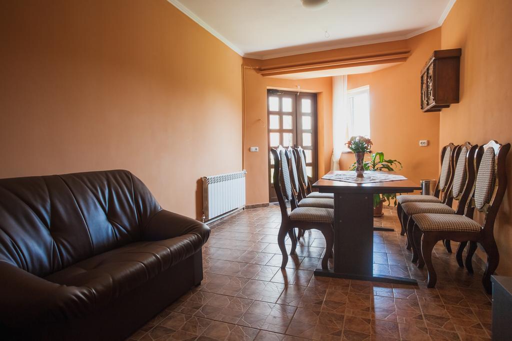 Appartement Saxony Dim à TTchernivtsi Extérieur photo