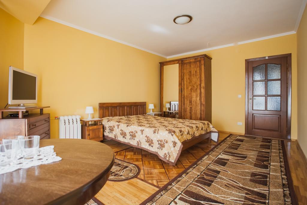 Appartement Saxony Dim à TTchernivtsi Extérieur photo