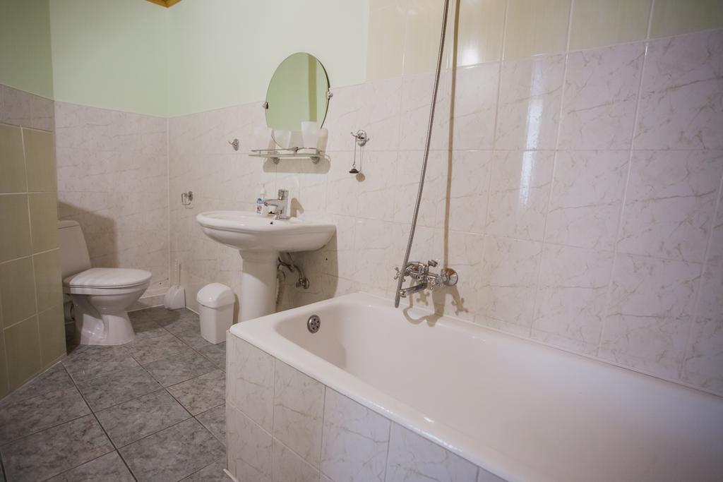 Appartement Saxony Dim à TTchernivtsi Extérieur photo