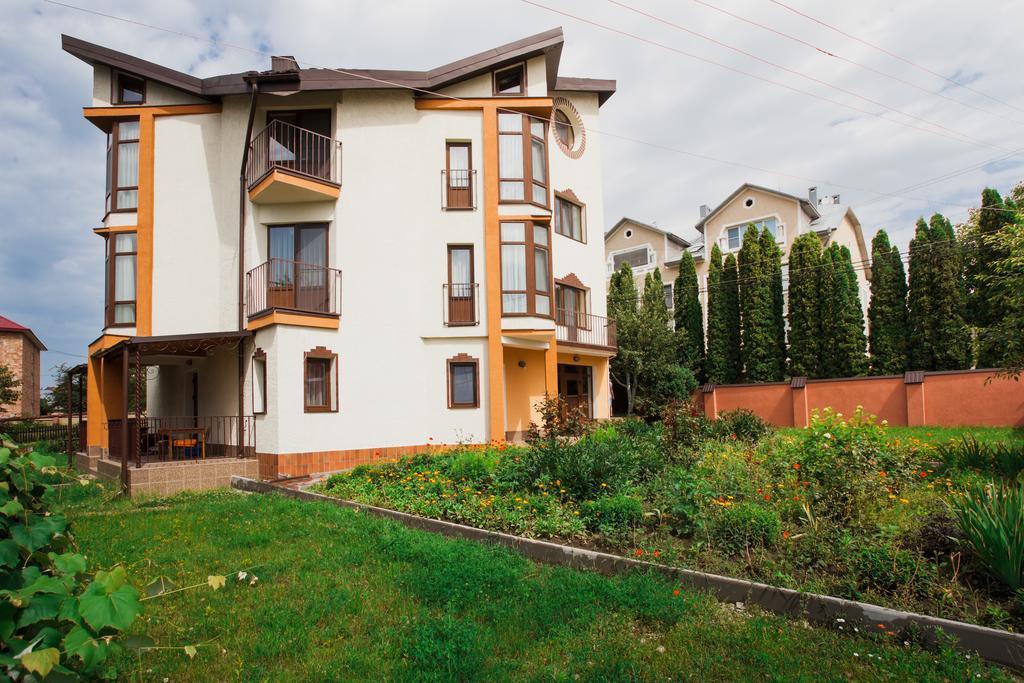 Appartement Saxony Dim à TTchernivtsi Extérieur photo