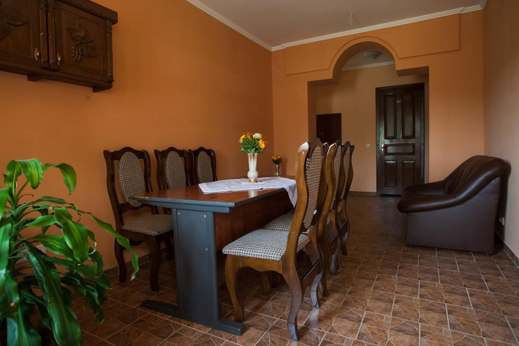 Appartement Saxony Dim à TTchernivtsi Extérieur photo