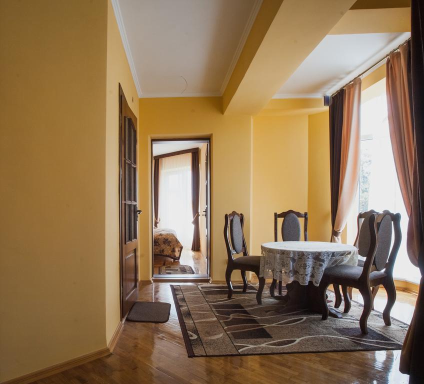 Appartement Saxony Dim à TTchernivtsi Extérieur photo